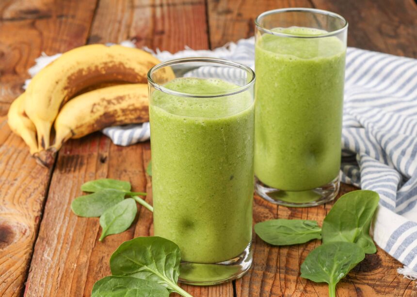 Banana Spinach Smoothie - Barefeet in the Kitchen