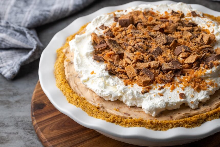 Butterfinger Pie | Cookies and Cups