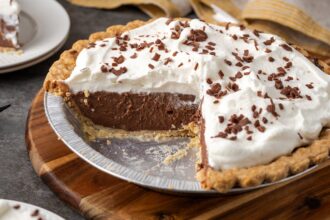 Chocolate Pudding Pie | Cookies and Cups