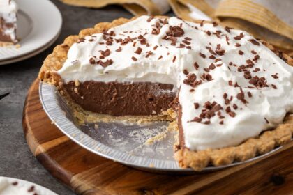 Chocolate Pudding Pie | Cookies and Cups