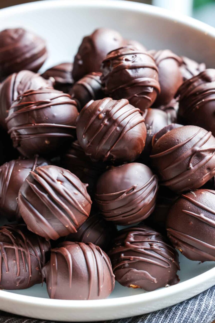 No-Bake Peanut Butter Balls Recipe l Cookies and Cups