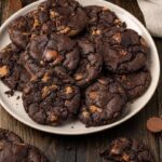 Peanut Butter Chocolate Cookies | Cookies and Cups