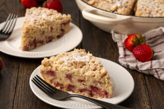 Strawberry Buckle | Cookies and Cups