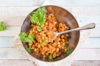 Sweet and Tangy Baked Beans [Vegan] – One Green Planet
