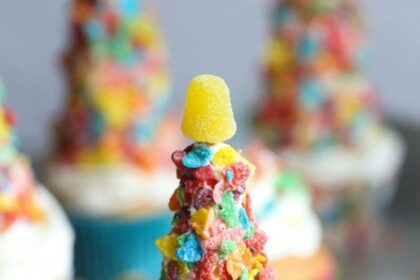 Fruity Pebble Party Hats - Cookies and Cups