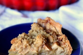 Image of a Slice of Apple Crumble Tart