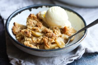 Easy Apple Crisp Recipe with Oats