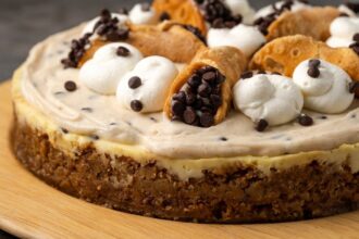 Cannoli Cheesecake | Cookies and Cups