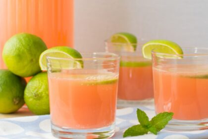 A fizzy and refreshing pink lemonade