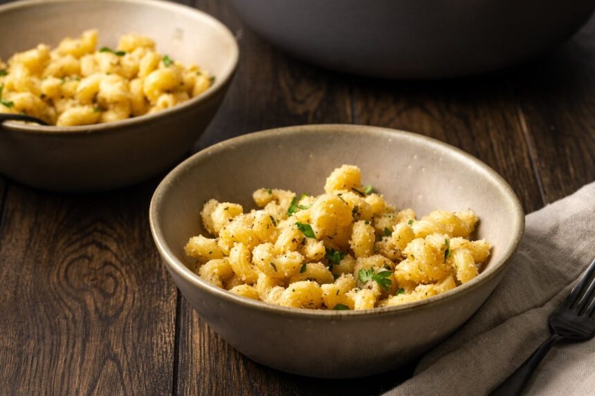 Garlic Bread Pasta | Cookies and Cups