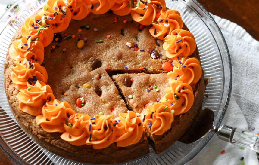 Halloween Cookie Cake - Cookies and Cups