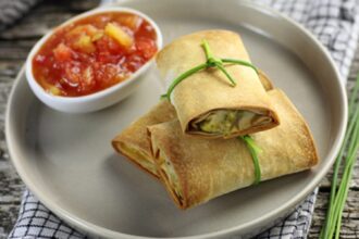 Quinoa and Lentil Vegetable Rolls With Spicy Mango-Tomato Sauce [Vegan] – One Green Planet