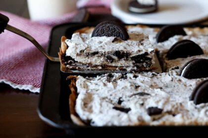 Oreo Slab Pie - Cookies and Cups