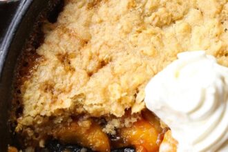 Skillet Sugar Cookie Peach Cobbler