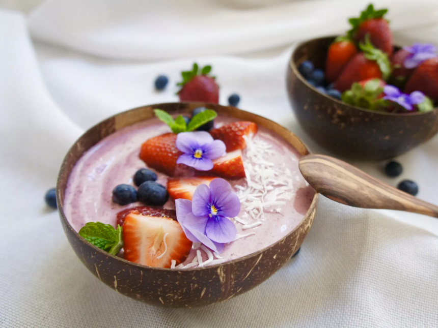 15 Berrylicious Smoothies and Smoothie Bowls – One Green Planet