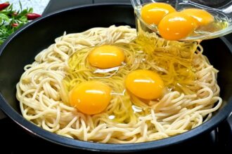 Braten Spaghetti und Eier so an und das Ergebnis wird köstlich! So lecker habe ich noch nie gekocht!