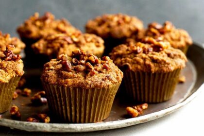 Almond Caramelized Pecan Crumb Cakes [Vegan] – One Green Planet