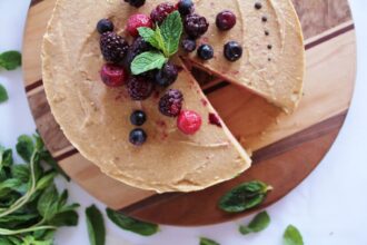 strawberry banana cake with mint