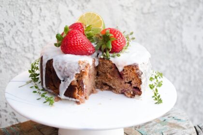 10 Dairy-Free, Eggless Berry Cakes Perfect for Summertime! – One Green Planet