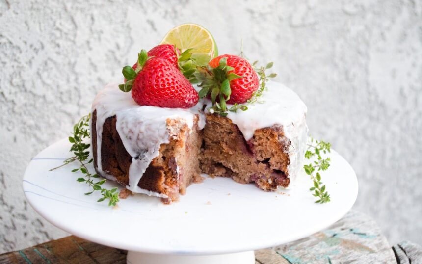 10 Dairy-Free, Eggless Berry Cakes Perfect for Summertime! – One Green Planet