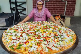 BIG PANEER MAKHNI PIZZA | Giant Pizza | Pizza Recipe | Biggest Pizza | By Grandma | Veg Village food