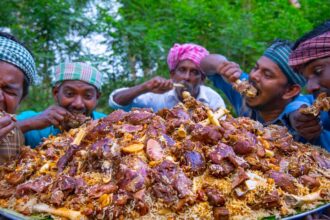 PESHAWARI CHAWAL | Pakistan Special Golden Pulao Recipe Cooking in Indian Village | Mutton Recipes