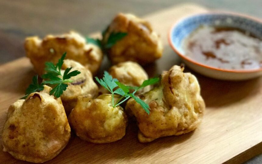 Vegan Cauliflower Pakora with mango chutney