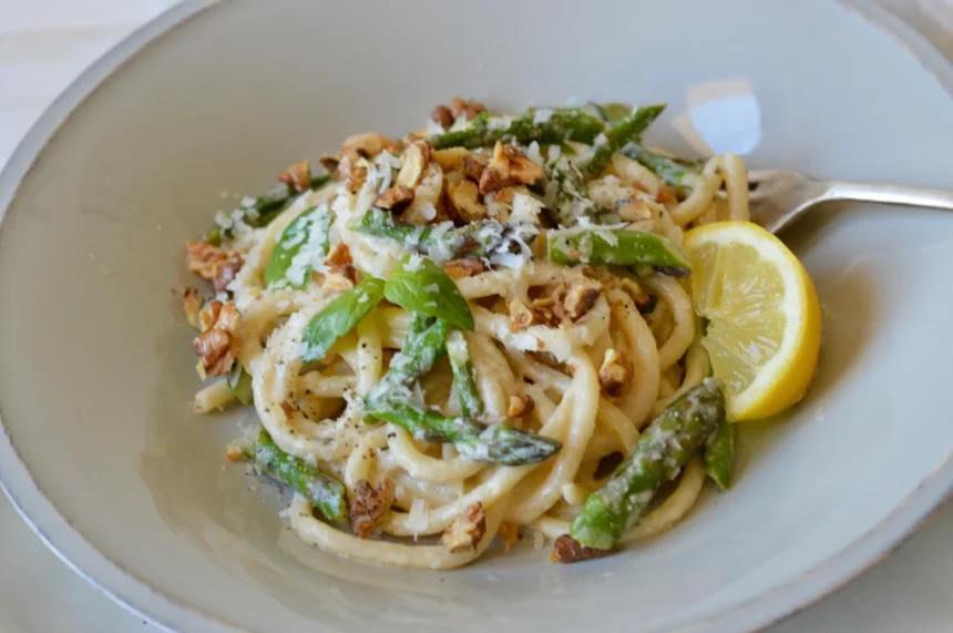 Creamy Lemon Asparagus Pasta [Vegan] – One Green Planet