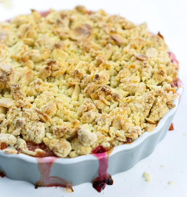 15 Vegan Crumbles, Crisps and Cobblers – One Green Planet