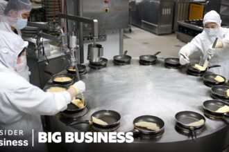 How Singapore Airlines Makes 50,000 In-Flight Meals A Day | Big Business | Insider Business