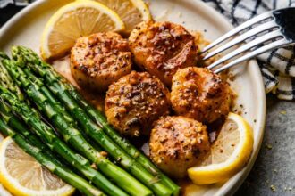 Lemon Garlic Scallops - The Stay At Home Chef