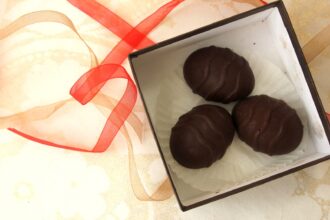 10 Homemade Chocolates for the Holidays (No Recipe Required!) – One Green Planet