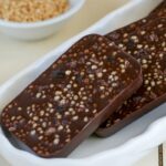 Sugar-Free Puffed Quinoa and Cacao Nib Chocolate Bars [Vegan, Gluten-Free] – One Green Planet