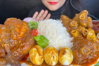 ASMR EATING MUTTON KEEMA CURRY,SPICY WHOLE CHICKEN CURRY,EXTRA GRAVY,RICE AND SALAD *FOOD VIDEO*