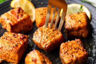 Lemon Garlic Air Fryer Salmon Bites