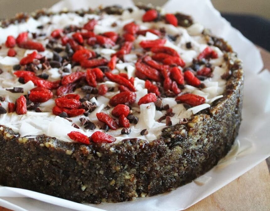 Raw Chocolate Pudding Tart with Coconut Cream [Vegan] – One Green Planet