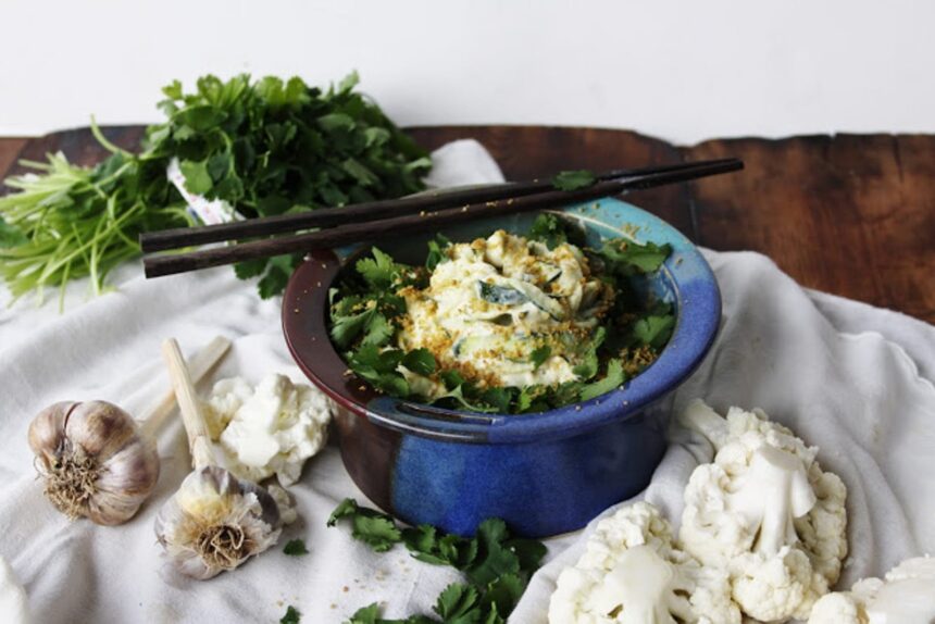 Fettuccine Alfredo With Zucchini Pasta and Cauliflower Sauce [Vegan] – One Green Planet