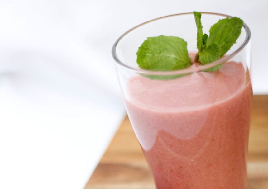 Strawberry Shortcake Smoothie [Vegan] – One Green Planet