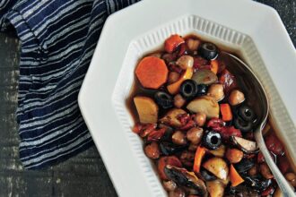 15 Healthy Slow Cooker Plant-Based Recipes For Weeknight Dinners! – One Green Planet