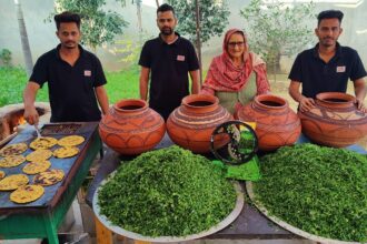 Saag Handi With Makki Ki Roti | Village food | Sarson ka Saag | Veg Recipes