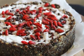 Raw Chocolate Pudding Tart with Coconut Cream [Vegan] – One Green Planet