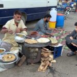 70/- Rs BEST ROAD SIDE BREAKFAST EVER MADE! 😍 SAAG PARATHA | ALOO PARATHA - STREET FOOD PAKISTAN