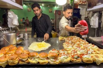 Special Egg Shami Burger | Famous Double Anda Bun Kabab | Street Food of Karachi Pakistan