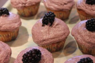 Vanilla Blackberry Cupcakes [Vegan] – One Green Planet