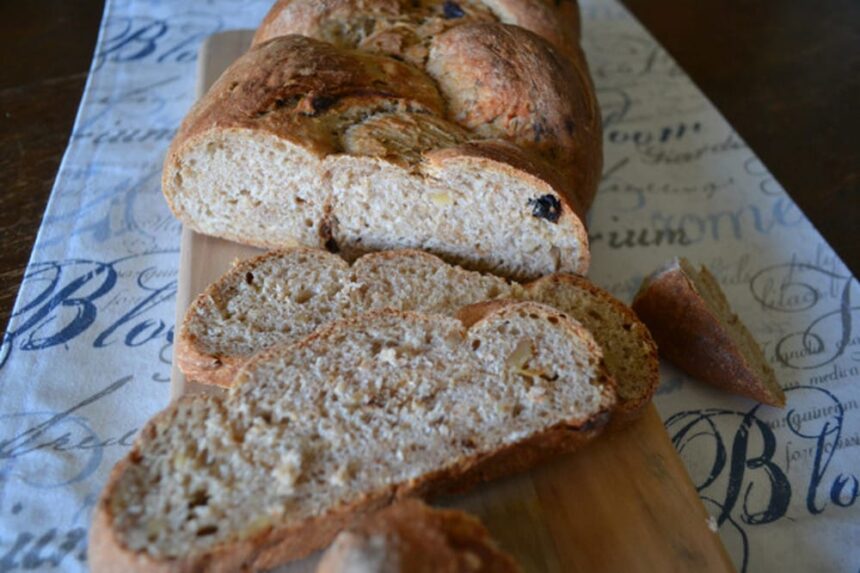 Fresh Bakery-Like Walnut Bread With Sun-dried Tomatoes and Roasted Garlic [Vegan] – One Green Planet