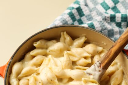 Copycat Panera Bread Mac and Cheese made in a dutch oven