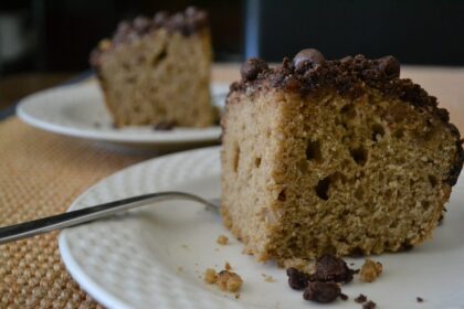 Tea and Chocolate Cake with Cocoa Crumble [Vegan]