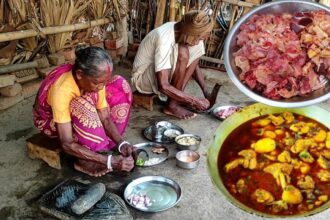 CHICKEN MEAT CURRY recipe cooking &eating by rural grandma and grandpa||
