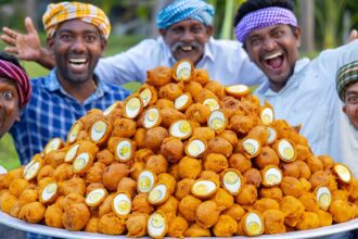 EGG BONDA | MUTTAI BONDA | Road Side Evening Snacks Recipe Cooking In Village | Bajji Street Food