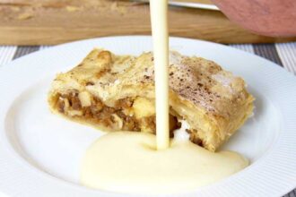 4-Ingredient Apple Strudel With Custard [Vegan] – One Green Planet